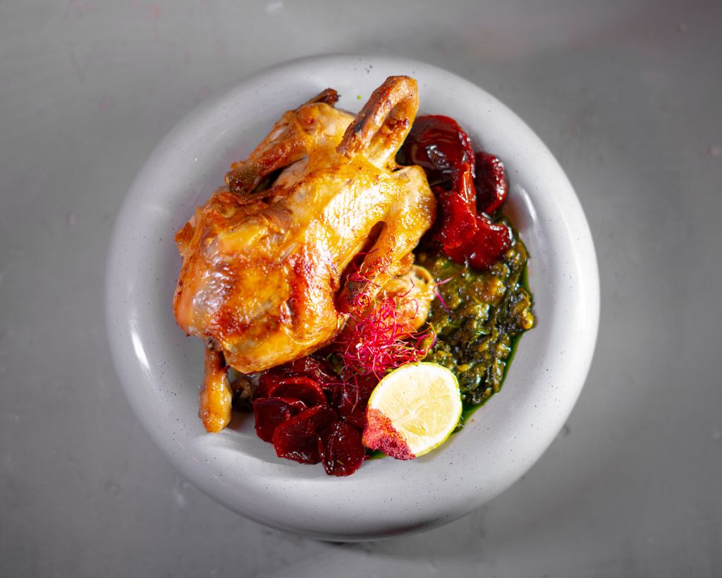 اکبر جوجه با سس الواسفناج