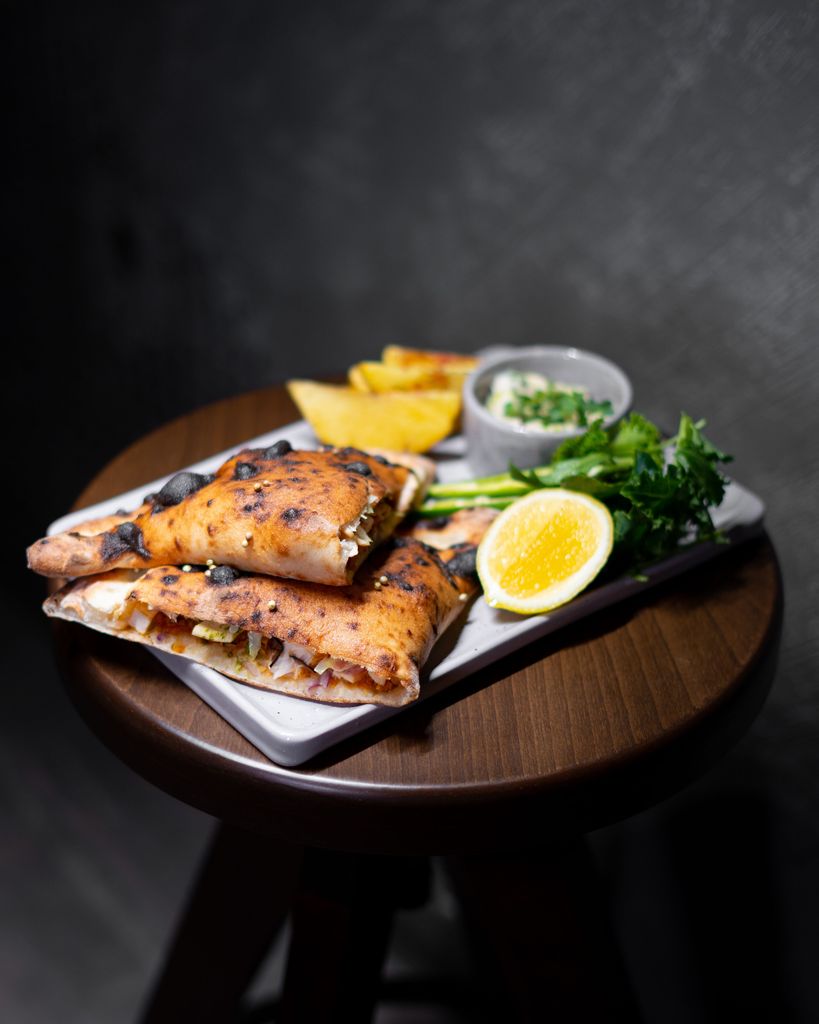 کلزونه چیکن کریسپی